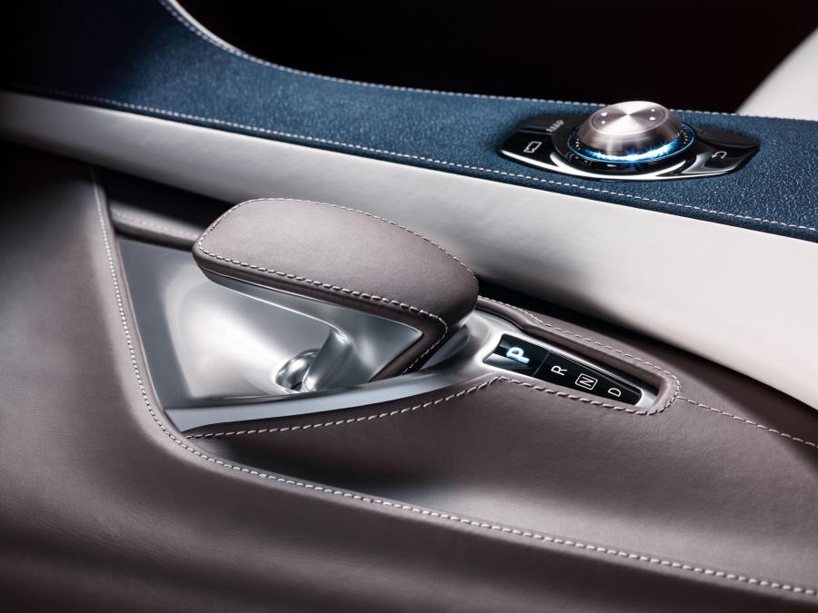 Детали интерьера Infiniti QX50 Concept 2017 года  (фото 34 из 46)